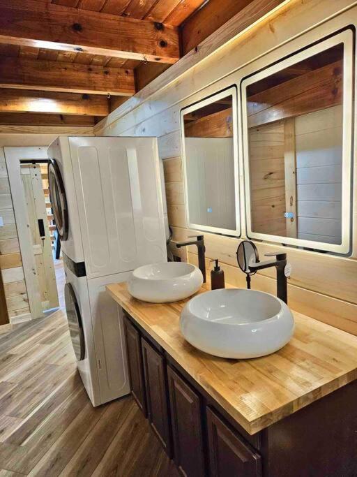 Modern Lake Side Nest• Hotub Fenced Yard King Beds Sevierville Εξωτερικό φωτογραφία