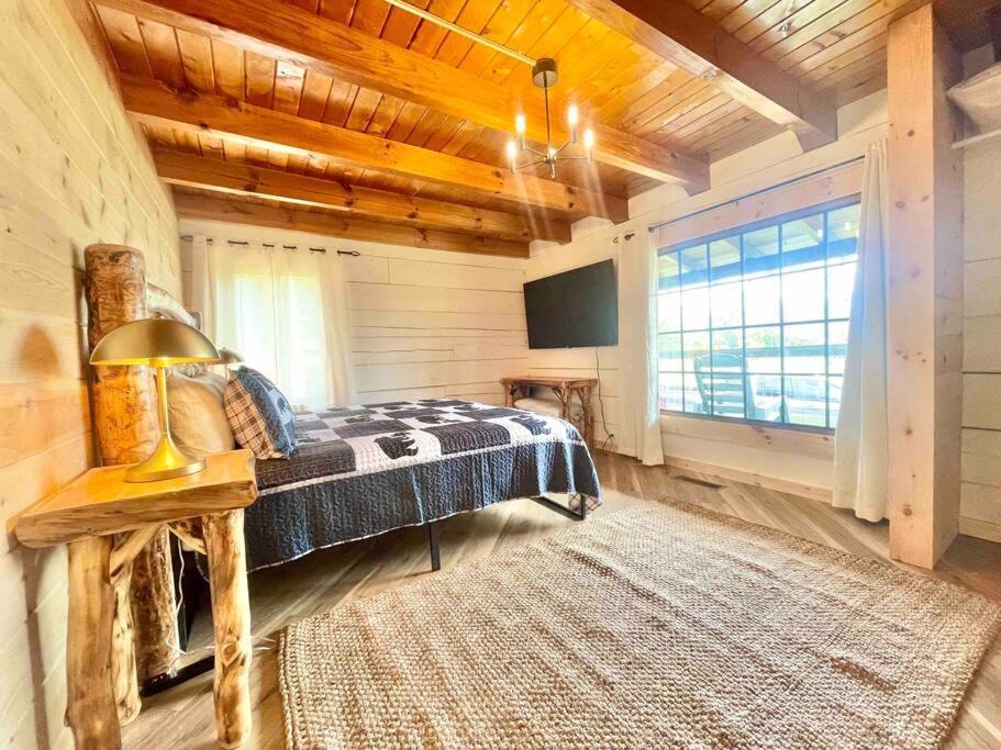 Modern Lake Side Nest• Hotub Fenced Yard King Beds Sevierville Εξωτερικό φωτογραφία