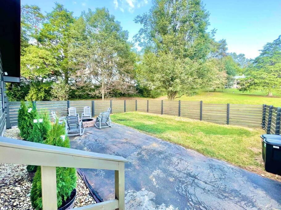 Modern Lake Side Nest• Hotub Fenced Yard King Beds Sevierville Εξωτερικό φωτογραφία