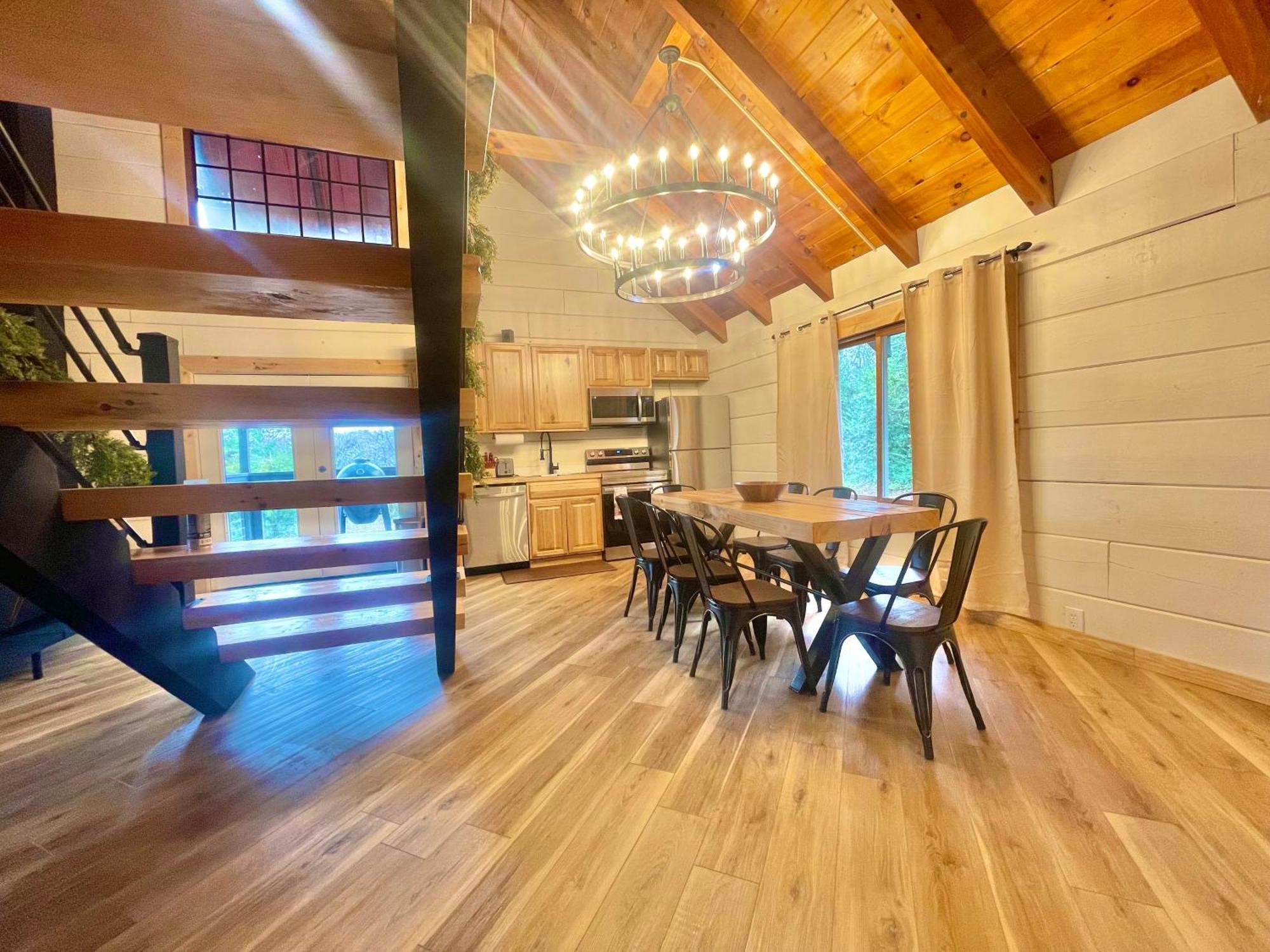 Modern Lake Side Nest• Hotub Fenced Yard King Beds Sevierville Εξωτερικό φωτογραφία